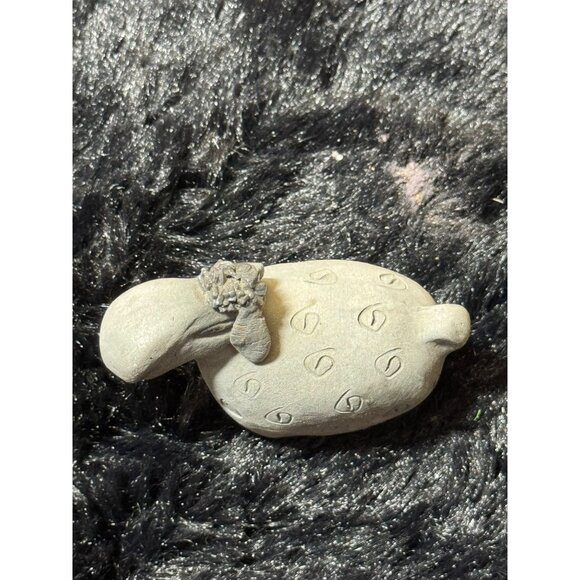 Handcrafted Clay Sheep Figurine With Textured Details - Gray Ceramic Animal Deco - Picture 2 of 8